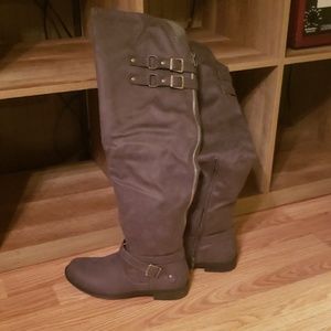 Shoe dazzle boots 7.5